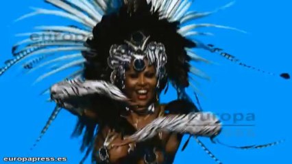 Alves y Torres mueven su fútbol a ritmo de samba