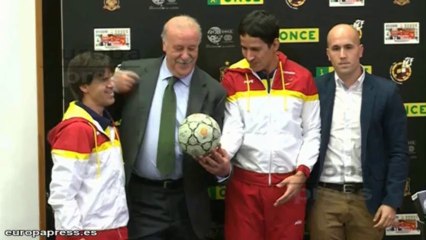 Del Bosque recibe su cupón personalizado de la ONCE