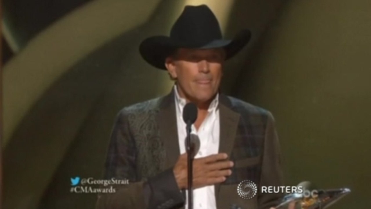 George Strait takes the top honor at the CMA Awards