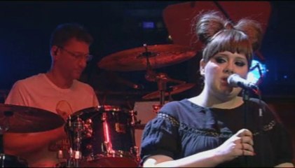 Adele Performs 'Chasing Pavements' on TV Total (2008) 🎤