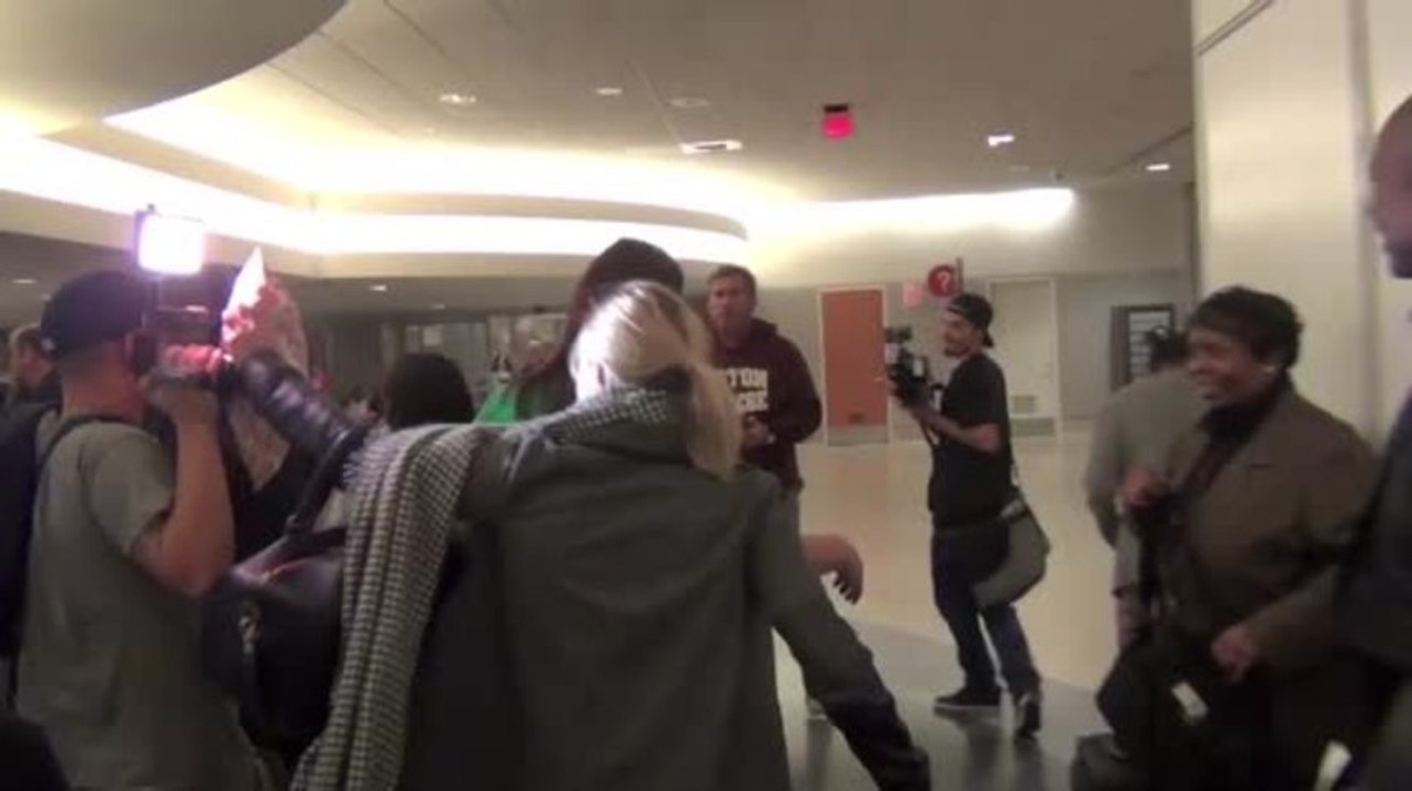 Kristen Bell Hits Photographer in LAX