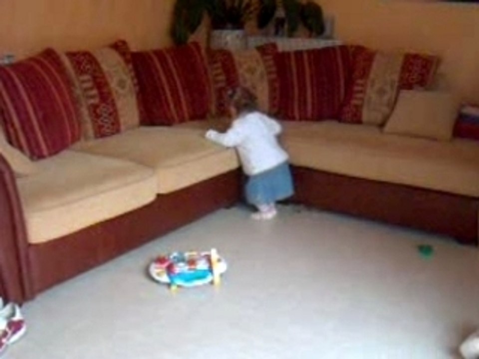 Mayleen et Julia dansent