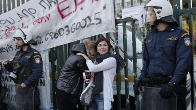 Greek police evacuate occupied TV station