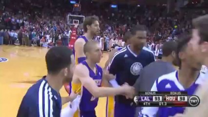 Le shoot de la victoire de Steve Blake à la dernière seconde face aux Rockets