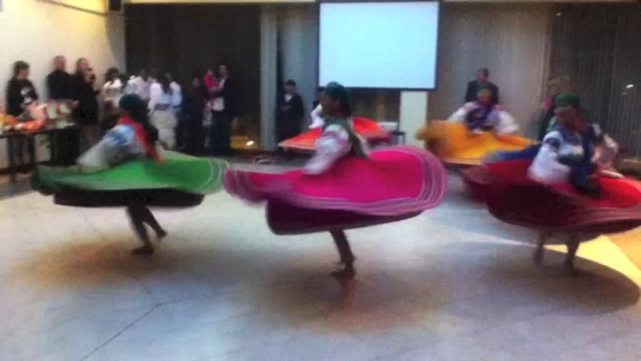 Ecuadorian Dancers