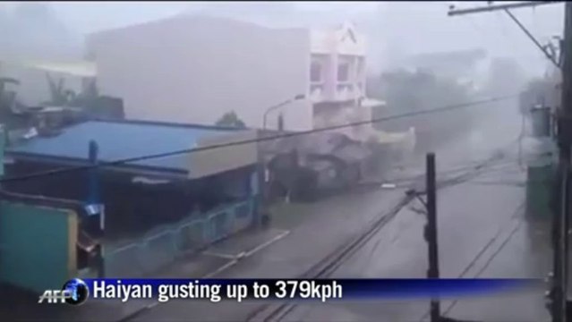 Super Typhoon Haiyan makes landfall in the Philippines
