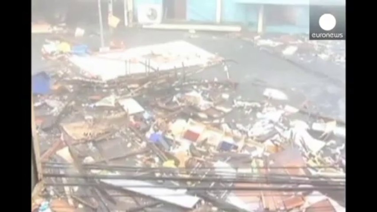 Le super-typhon Haiyan s'abat sur les Philippines