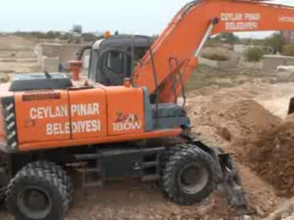 Ceylanpınar Belediyesi İlçenin doğusu  ve batısını birleştiriyor