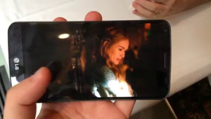 Démonstration du smartphone LG G Flex