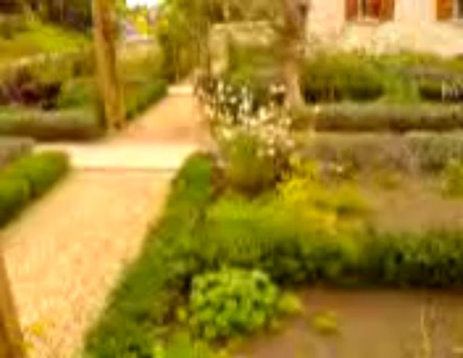 Petit jardin de l'église de Sartrouville