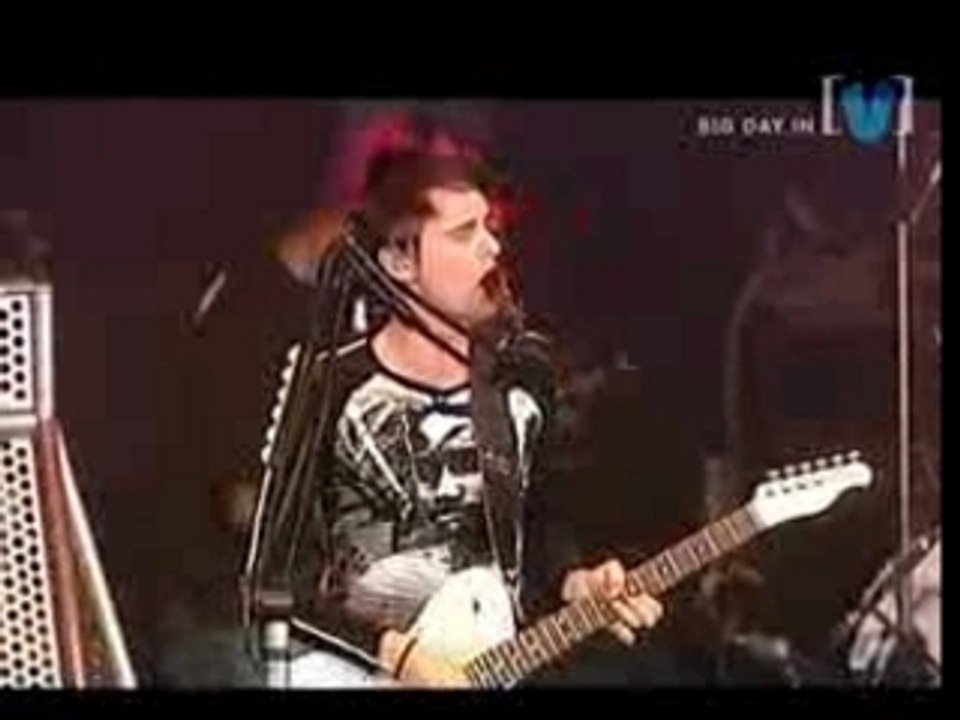 Muse - New Born (live 2004)