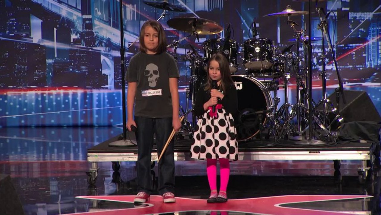 6-Year-Old Aaralyn Screams Her Original Song, Zombie Skin - America's Got Talent