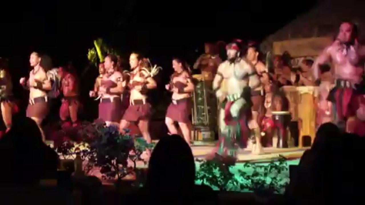 M4H03265_danse_tahiti3