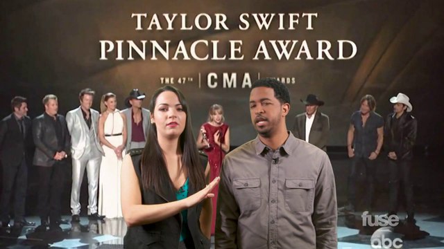 Taylor Swift Wins Pinnacle Award at the CMA Awards