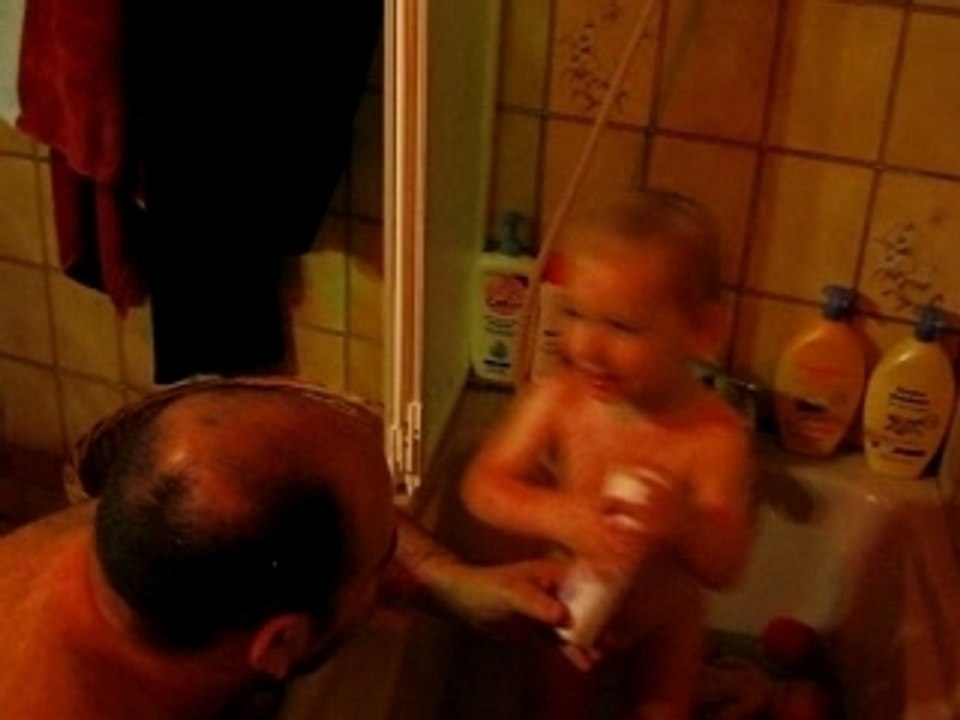 Bébés dans le bain