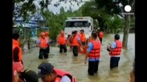 Ciclone Hayan semina morti sulla strada verso Vietnam