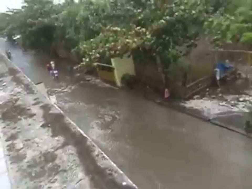 Typhoon Haiyan Batters Port at Philippines