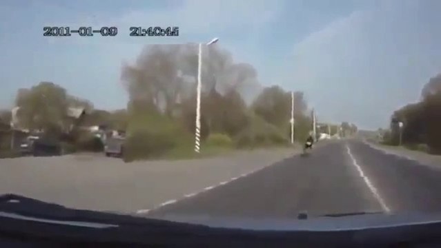 Terrible accident : Moto contre Voiture. Face à face