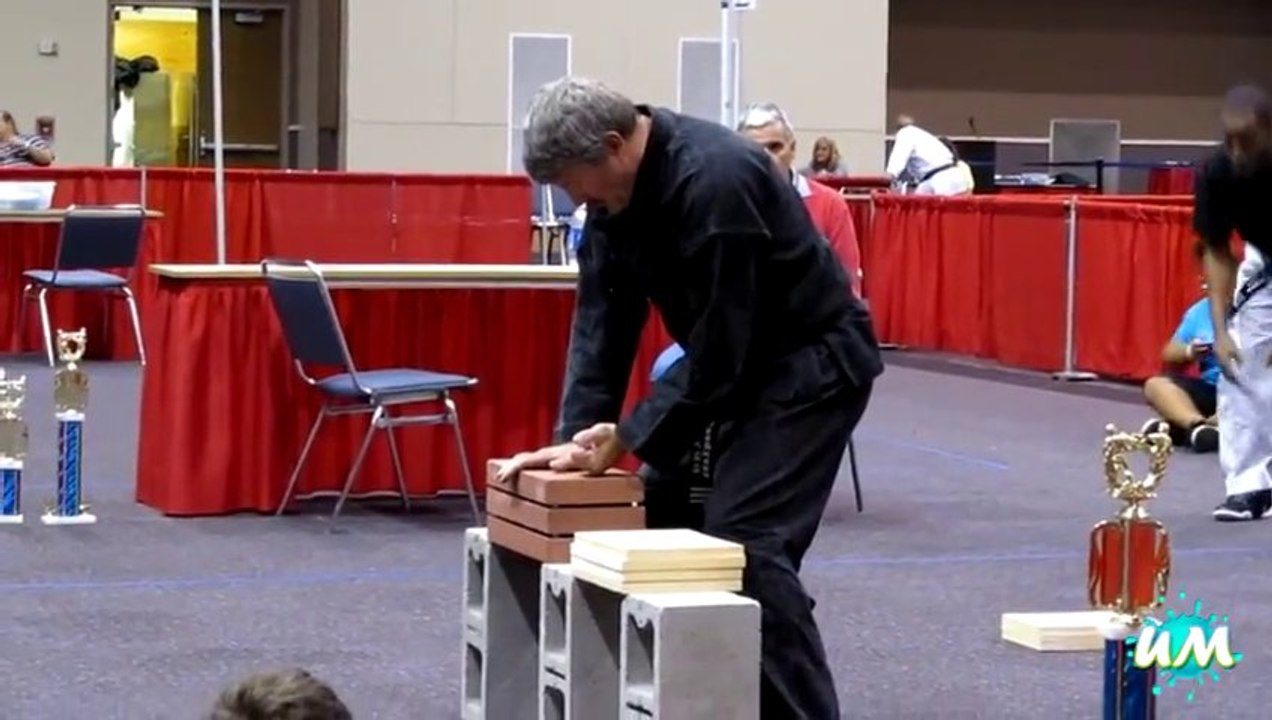 Des FAILS en ARTS MARTIAUX. COMPILATION de gars qui essaient de casser des briques... et se cassent les mains!