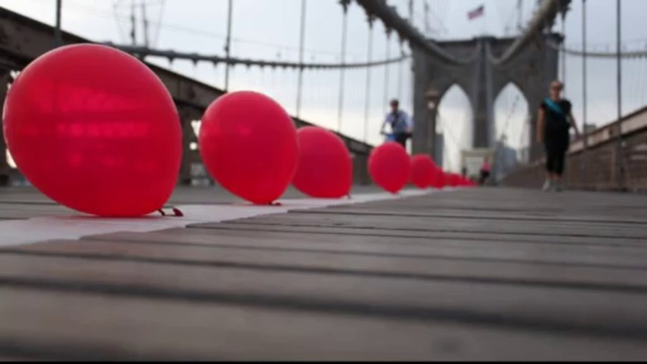 Douaire Pierre "Red Line", 2013. Brooklyn Bridge. NY.