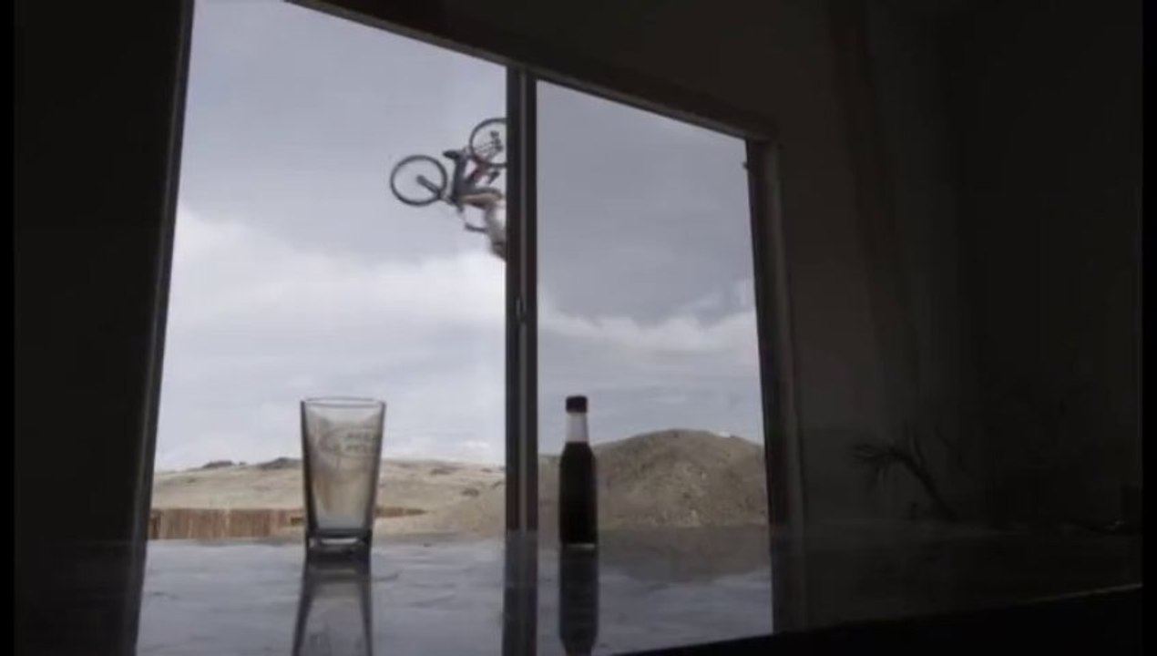 Ride It : Fabien Barel presents Cameron Zink with his dog