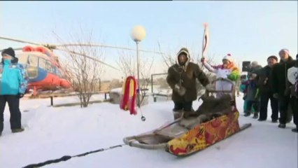 VIDEO . Russie : à traîneau, à ski et en patins, la flamme olympique franchit le cercle polaire