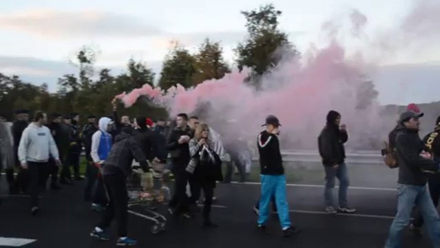 Montauban-de-Bretagne. Les CRS évacuent... en musique !