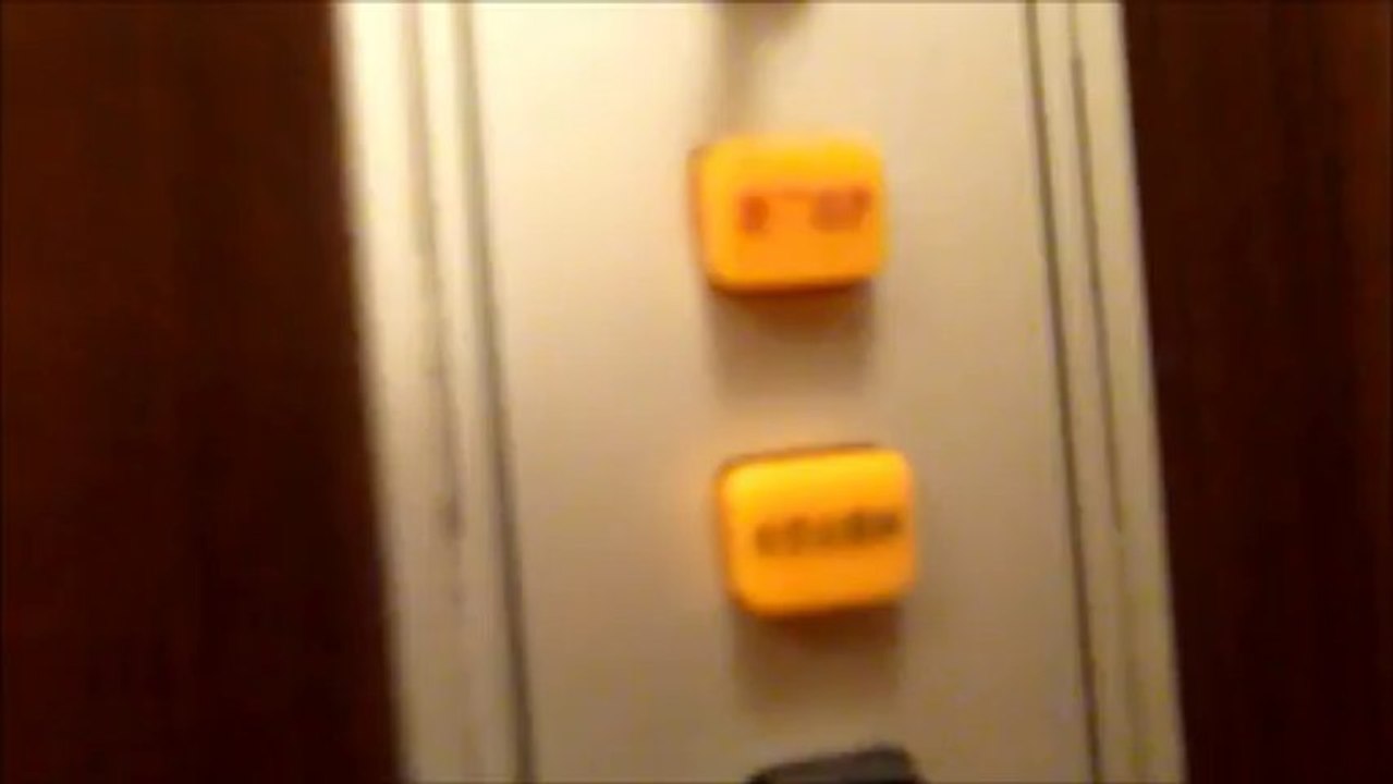 Unknown lift without inner doors in my mom's house in Athens (HD)