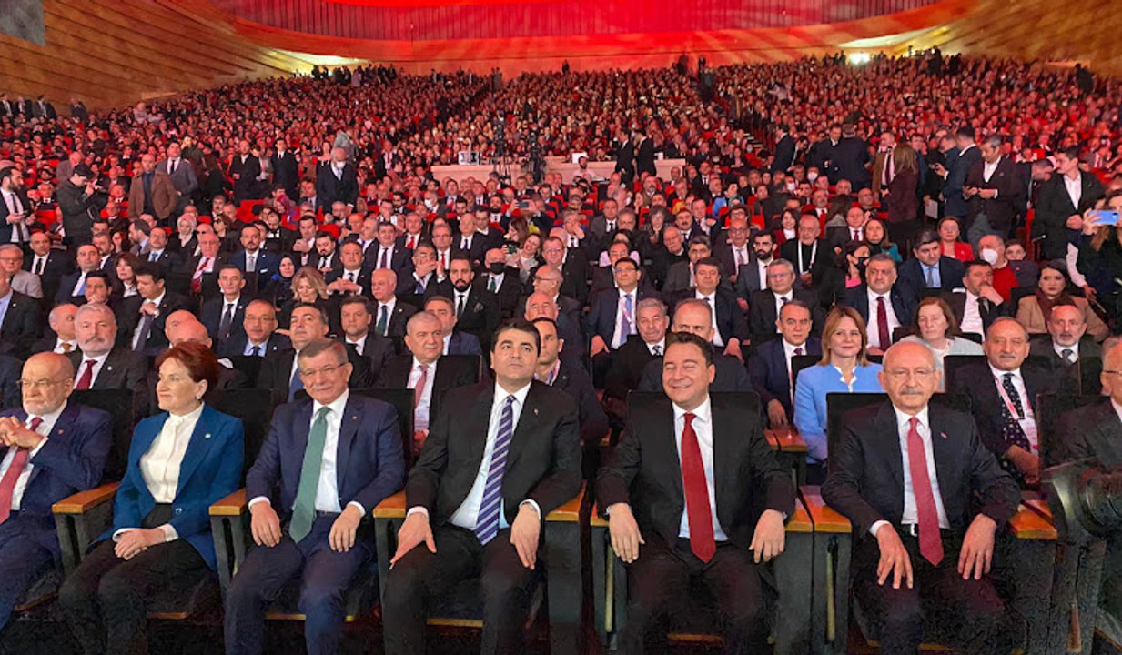 Sözcü TV canlı yayında