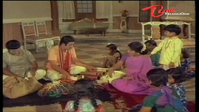 Krishna Sells Bangles By Flirting Aunties | Comedy Scene