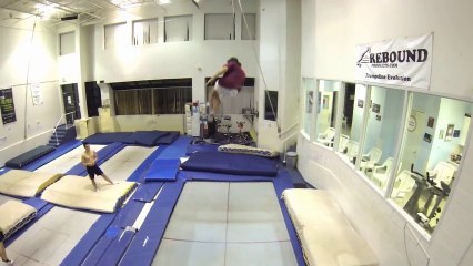 Pro Snowboarder Training : Trampoline Session (GoPro Hero3+)