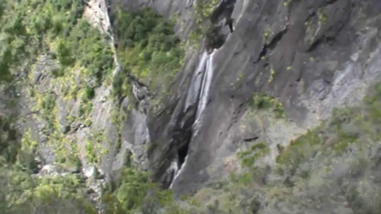 Descente en rappel dans le cirque de Cilaos.