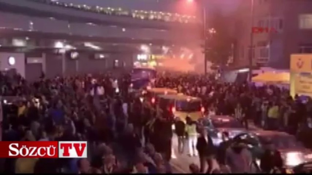 Kadıköy'de maç sonu kutlamaları!
