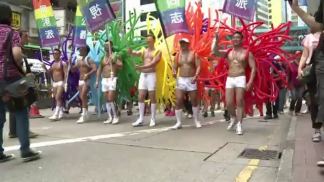 Parada gay reúne milhares em Hong Kong