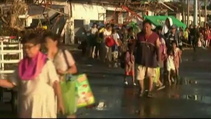 Aux Philippines, les rescapés du typhon s'organisent
