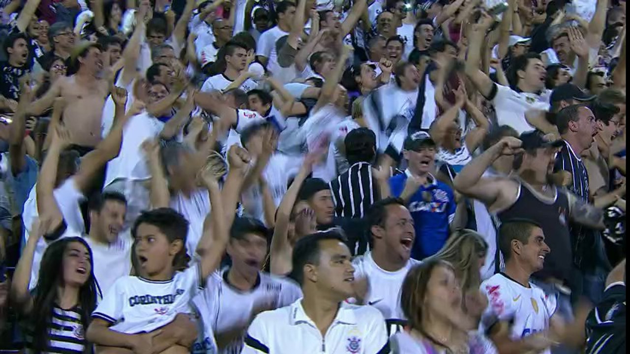 Corinthians bate o Fluminense, mas dá adeus ao G4