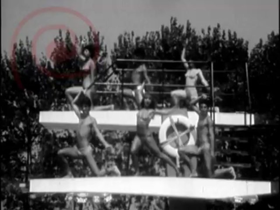 Seyyal Taner - Gülme Komşuna Gelir Başına