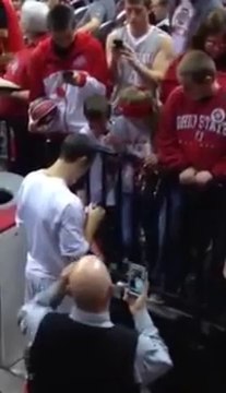Buckeyes' Aaron Craft Quickly Solves a Rubik's Cube