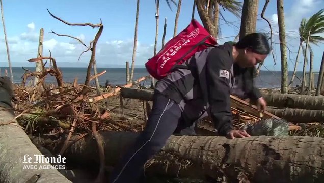 Dans les rues dévastées de Palo, après le passage du typhon