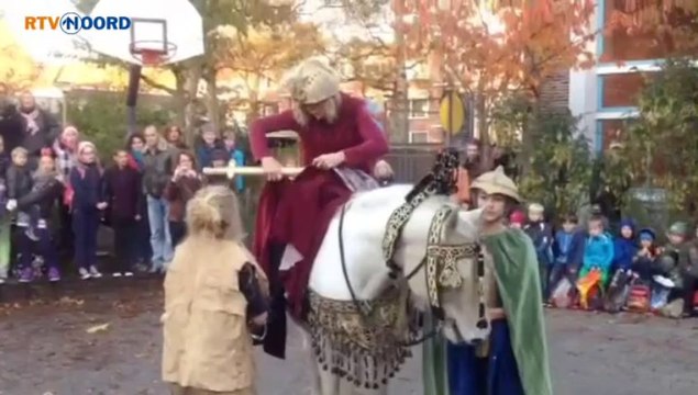 Verhaal Sint Maarten opgevoerd op Vrije School Groningen - RTV Noord