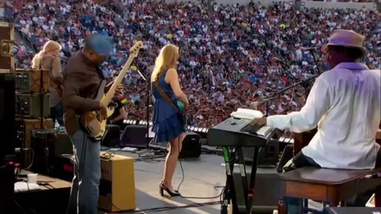 Midnight In Harlem - Derek Trucks & Susan Tedeschi Band (Live At The Crossroads Festival 2010)
