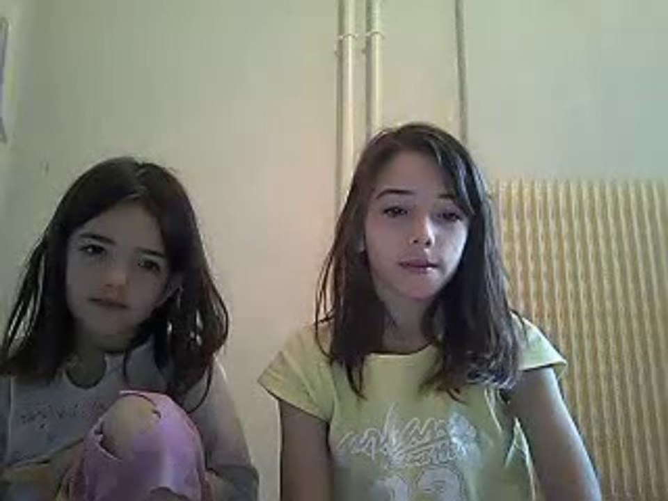 moi et ma soeur nous chantons elle danse sexy