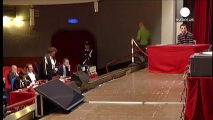 Costa Concordia :"le capitaine a sauté dans un canot"