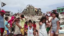 Des milliers de Philippins laissés pour compte