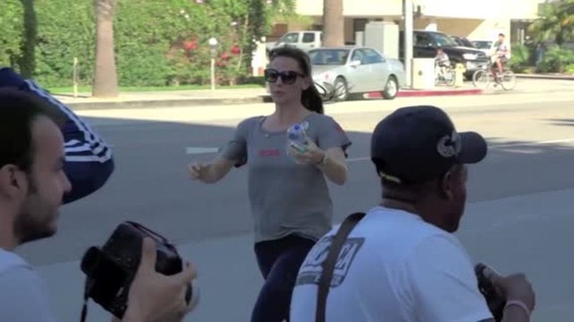 Jennifer Garner Tries to Water the Paparazzi