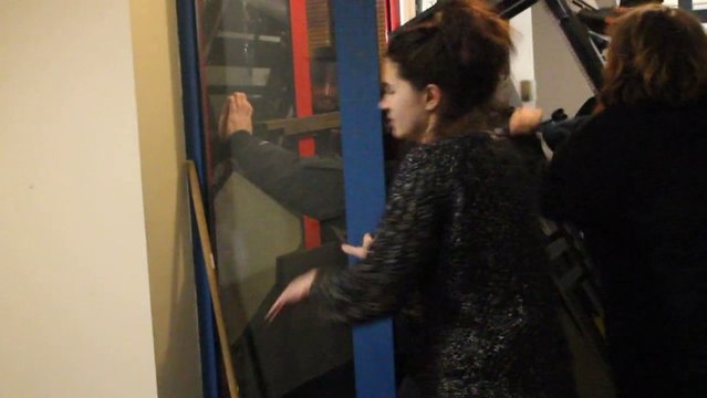 La police force la porte de l'ancien commissariat rue Raymond Queneau dans le 18e arrondissement de Paris pour déloger ses occupants