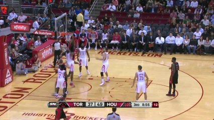 Dwight Howard prive Rudy Gay de dunk sur un gros contre