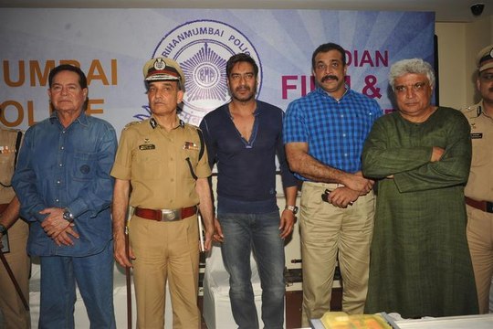 B-Town Celebs Salutes Mumbai Police
