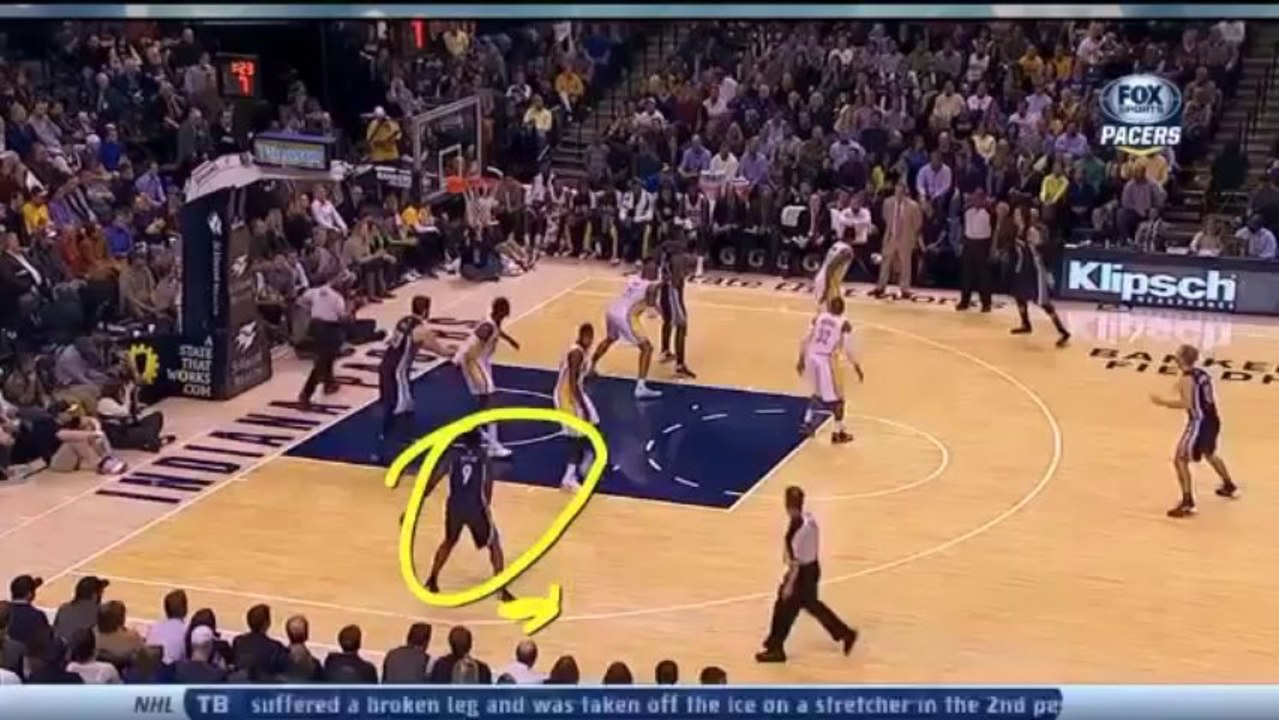 Tony Allen tente un croche-pied sur Paul George