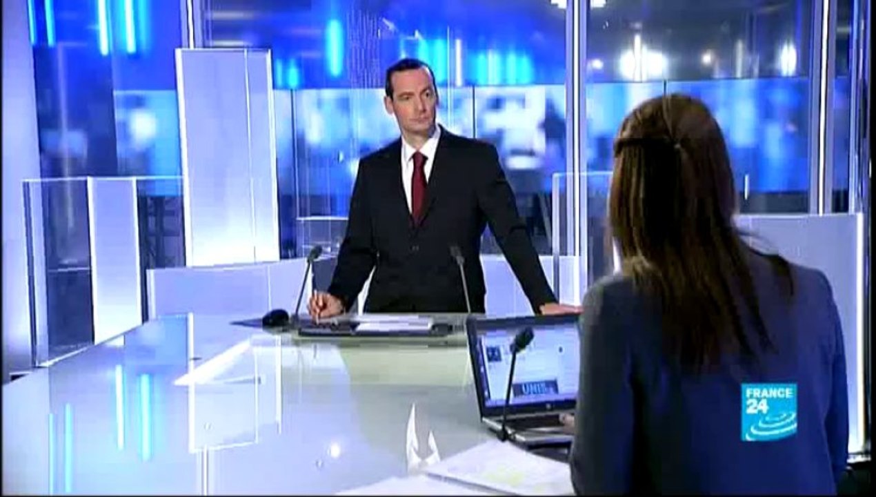IN THE PAPERS - Hollande: from 'President of Kisses' to 'President of Hisses'